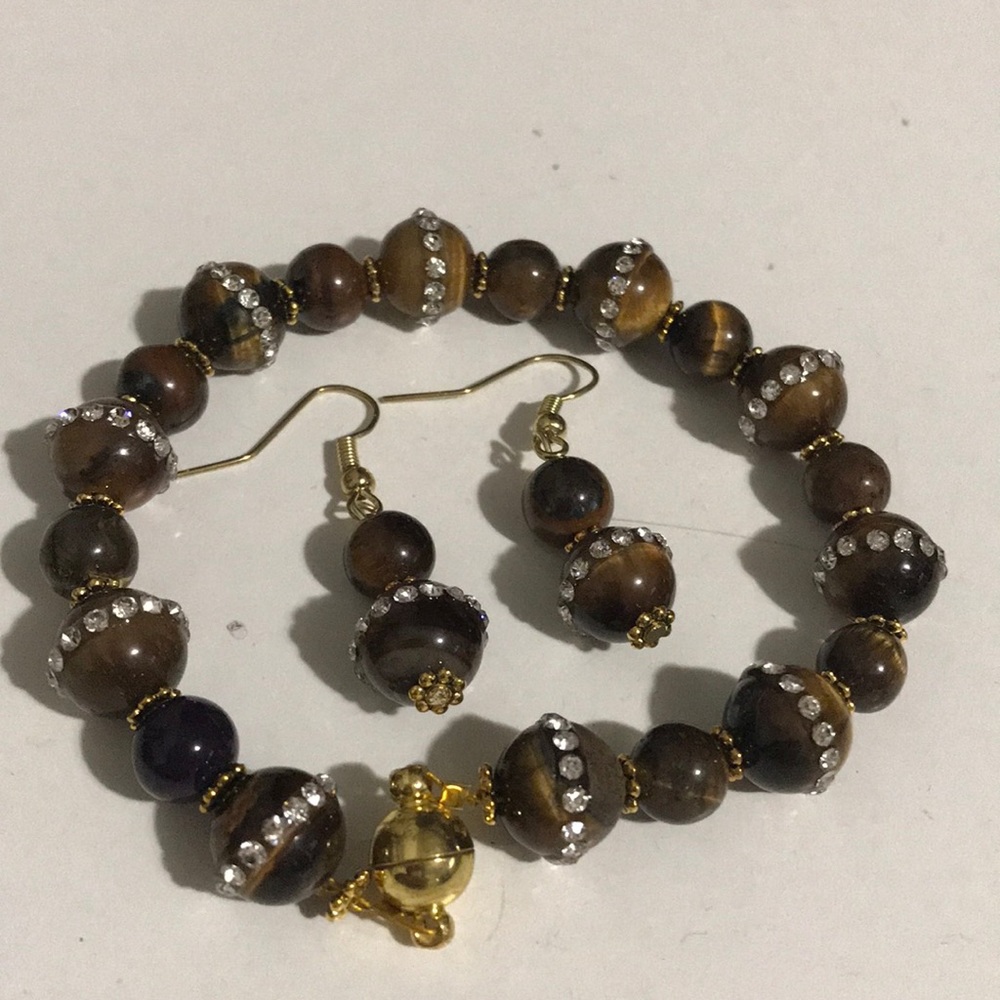 Bracelet and earrings